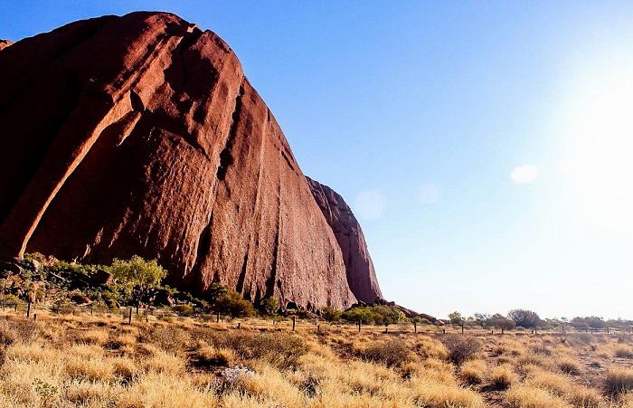 Partez à la découverte de Uluru, un rocher sacré situé au cœur de l'Australie