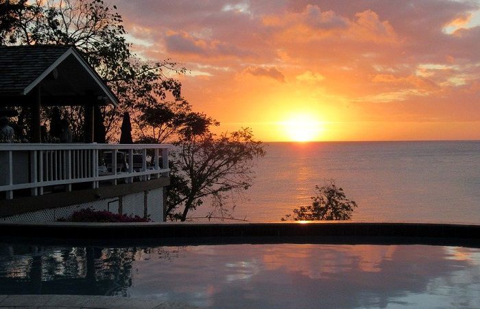 Profitez d'un magnifique coucher de soleil lors de votre escapade sur l'île de Sainte-Lucie