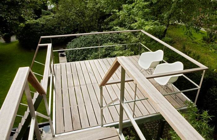 Frog House : Terrasse en bois idéale pour profiter de l'été © Froschkönig Alasdair Jardine