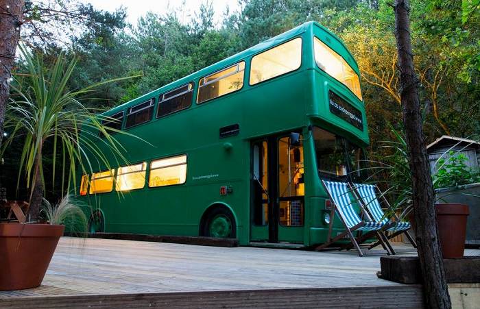 The Big Green Bus, un bus anglais aménagé en hébergement atypique autonome © Big Green Bus