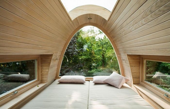 Frog House : Un lit avec une vue idéale pour admirer les étoiles © Froschkönig Alasdair Jardine