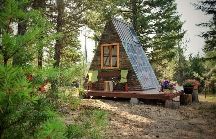 Une tente en bois pour des nuits confortables au cœur de la nature © Alla Ponomareva