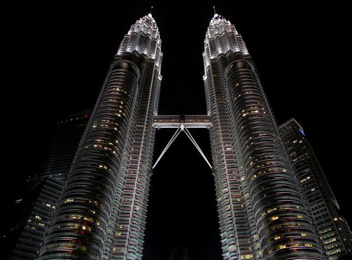 Les tours Petronas , un incontournable à découvrir lors de votre séjour à Kuala Lumpur