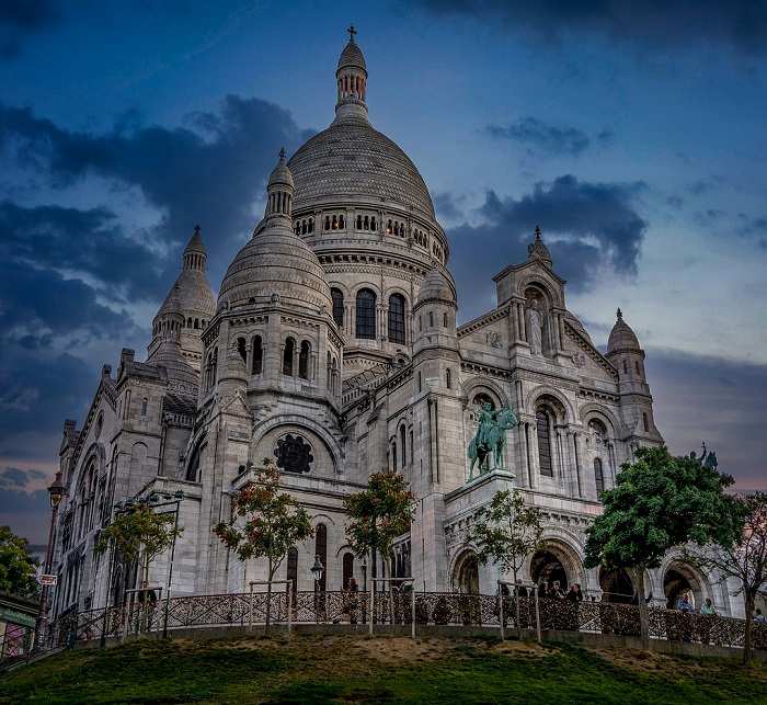 Découverte de la basilique du Sacré-Cœur lors de votre escapade à Montmartre