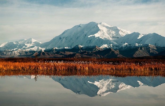 Le Denali, la plus haute montagne d'Amérique du Nord est situé au centre de l'Alaska