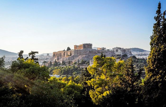 Le Parthénon situé sur l'Acropole d'Athènes fait partie des monuments célèbres en Grèce à ne surtout pas manquer lors de votre séjour