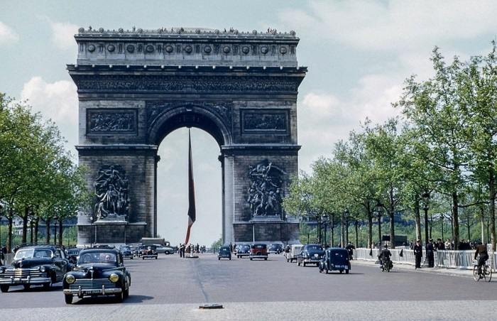 Les Champs-Elysées il y a longtemps...
