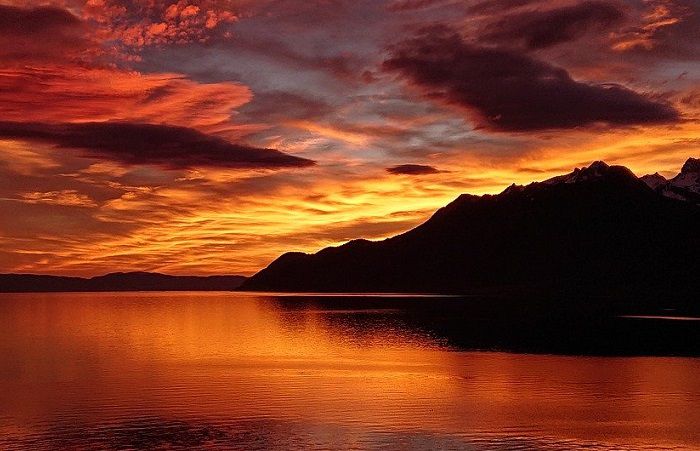 Magnifique coucher de soleil sur le lac Léman