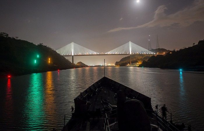 Traversée de nuit du canal de Panama