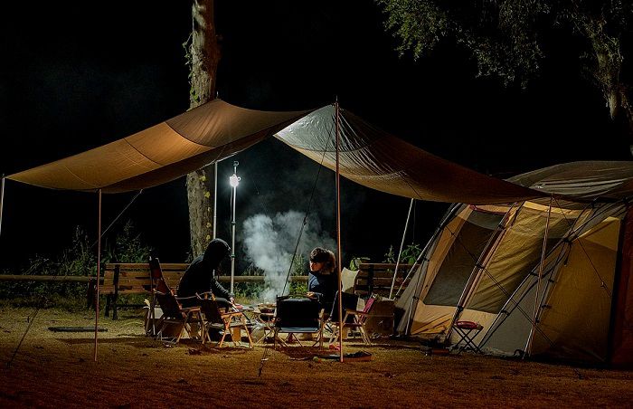 Faire du camping en tente pour être plus proche de la nature