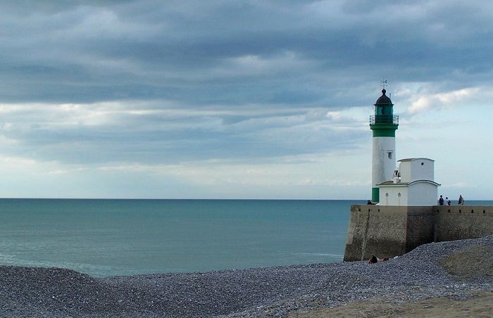 Partez à la découverte du phare du Tréport lors de votre séjour en Seine-Maritime