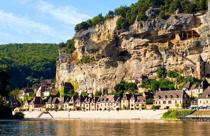 Pensez à visiter la Roque-Gageac lors de votre escapade en Dordogne