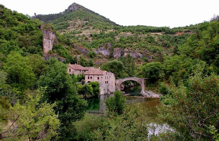 Offrez-vous une randonnée dans les Gorges de la Dourbie et visiter l'Aveyron © DR