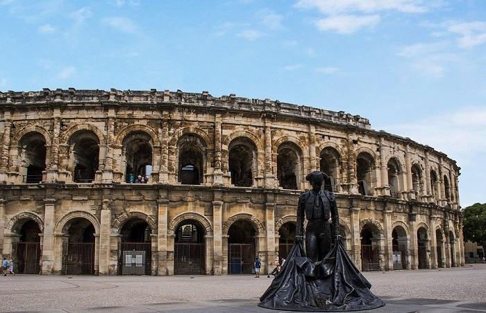 Offrez-vous une visite des arènes de Nîmes si vous venez visiter le Gard © DR