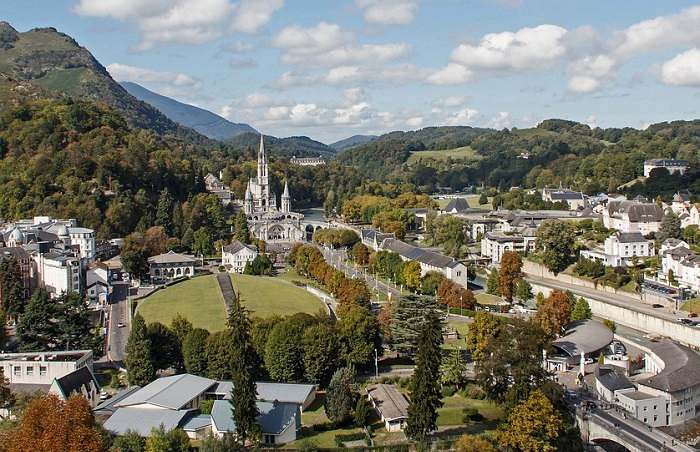 Partez à la découverte de Lourdes lors de votre séjour dans les Hautes-Pyrénées