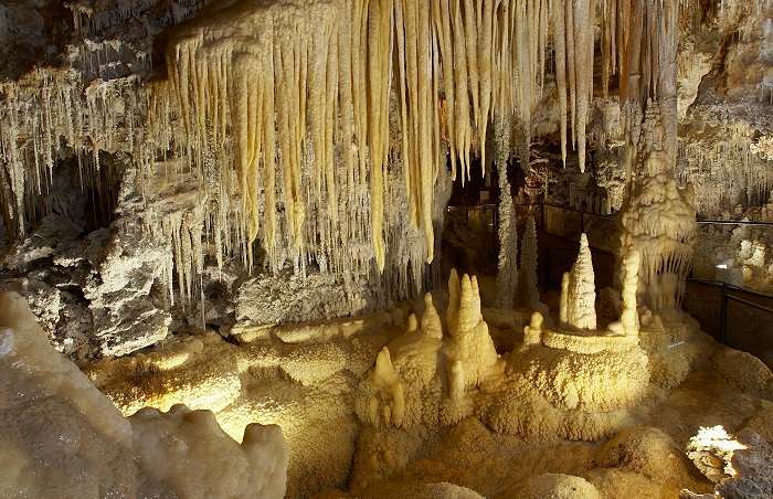 Visite de la grotte de Clamouse à Saint-Jean-de-Fos dans l'Hérault