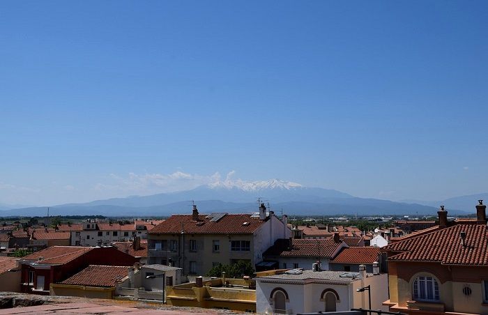 Vue du Mont Canigou depuis les toits de Perpignan