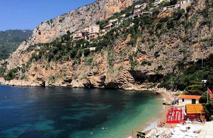La plage de La Mala, un incontournable lors de votre séjour sur la Côte d'Azur