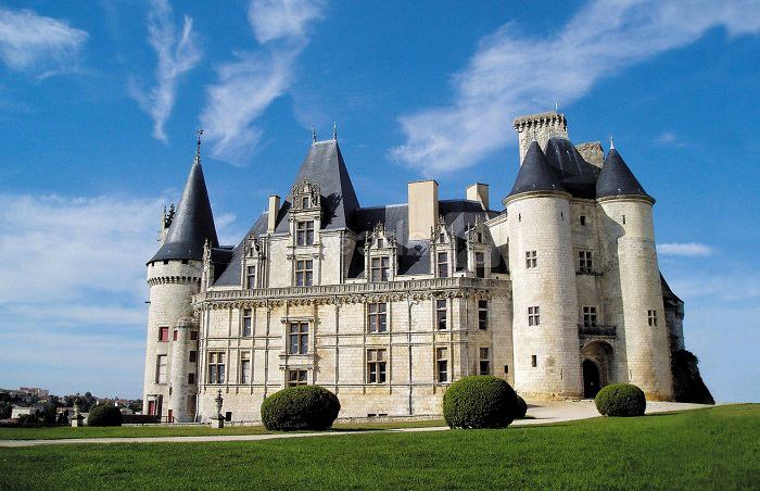 Le Château de La Rochefoucauld, un incontournable à visiter lors de vos vacances en Charente