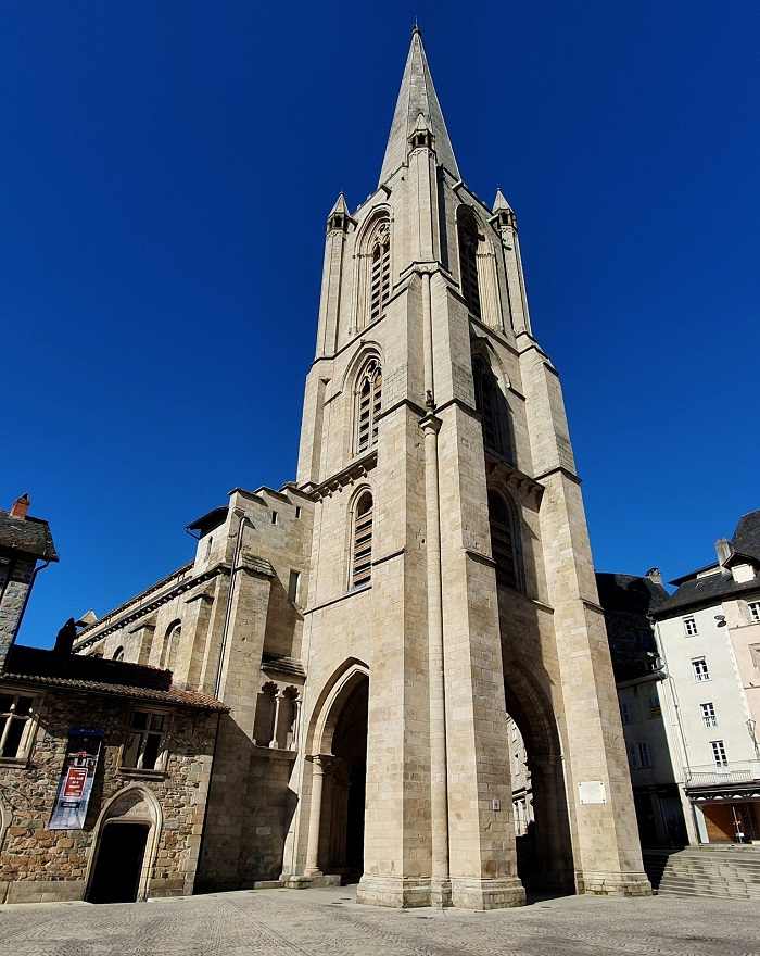 Offrez-vous une visite de la Cathédrale Notre-Dame de Tulle lors de votre escapade en Corrèze