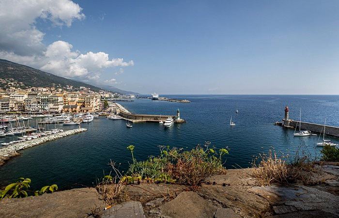 Prenez un peu de hauteur pour admirer la ville de Bastia et visiter la Haute-Corse © DR