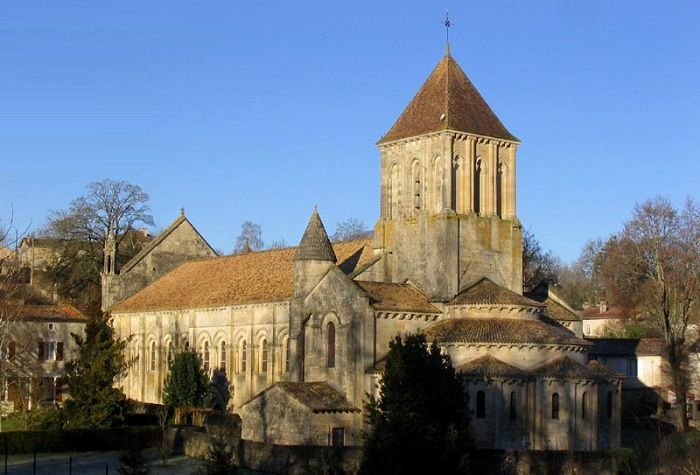 Profitez de votre escapade à Melle dans les Deux-Sèvres pour visiter l'église Saint-Hilaire