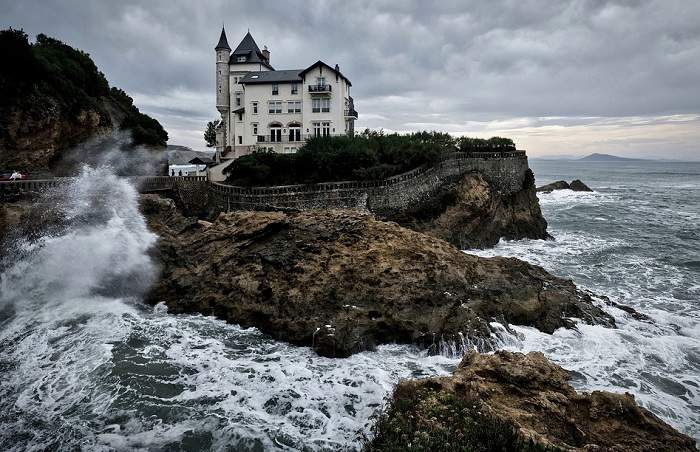 Si vous souhaitez visiter les Pyrénées-Atlantiques pensez à vous offrir une escapade à Biarritz