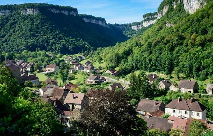 La Reculée de Baume-les-Messieurs, un endroit incontournable à visiter lors de votre séjour dans le Jura
