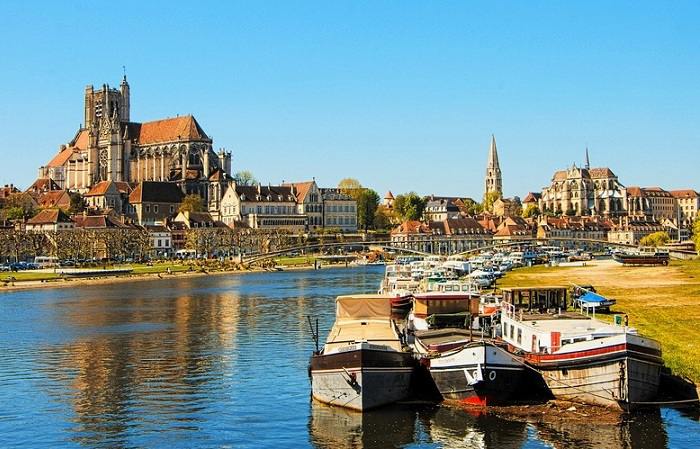 Offrez-vous une balade au bord de l'eau à Auxerre pour visiter l’Yonne ©DR