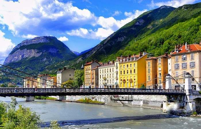 Profitez de visiter l'Isère pour vous offrir une balade dans la ville de Grenoble © DR