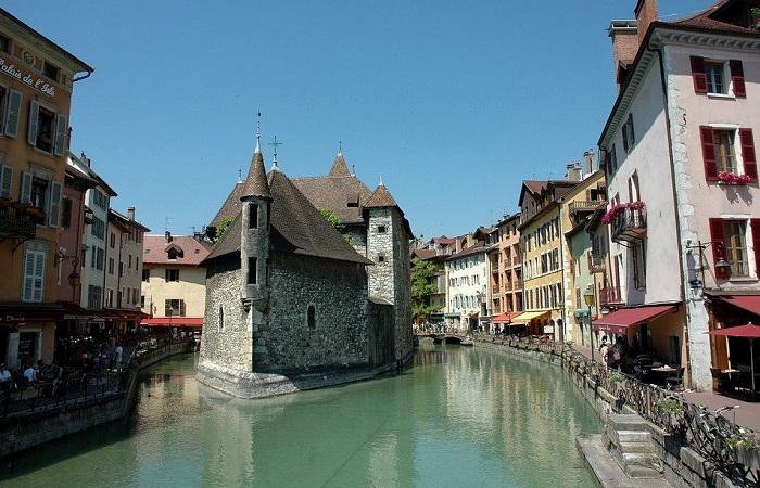 Profitez d'une balade au bord de l'eau à Annecy et visiter la Haute-Savoie © DR