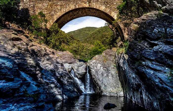 Profitez d'une randonnée au cœur de la nature lors de votre séjour en Ardèche