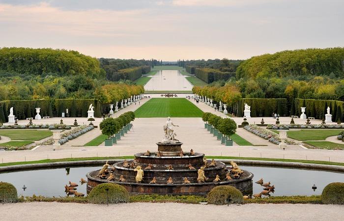Promenade dans les magnifiques jardins du Châteaux de Versailles