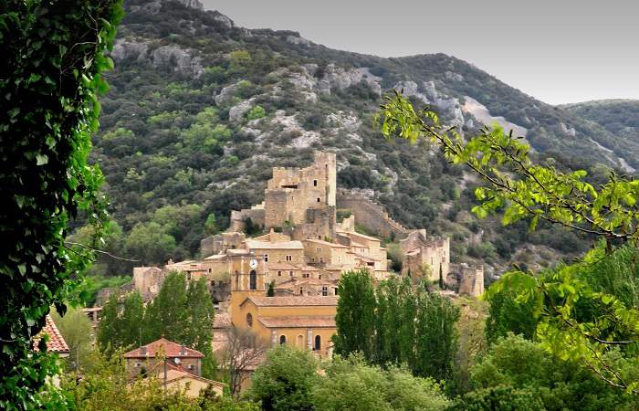 Séjour en Ardèche avec vue sur le village de Saint-Montan 