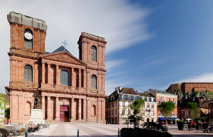 Si vous souhaitez visiter le territoire de Belfort n'oubliez pas d'admirer la cathédrale saint-christophe de belfort