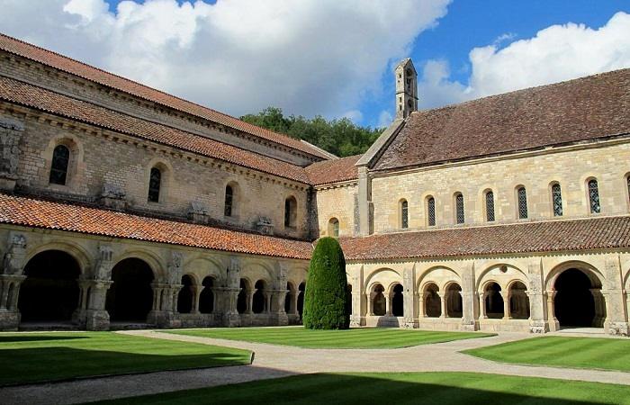Visite de l'abbaye de Fontenay lors de vos vacances en Bourgogne