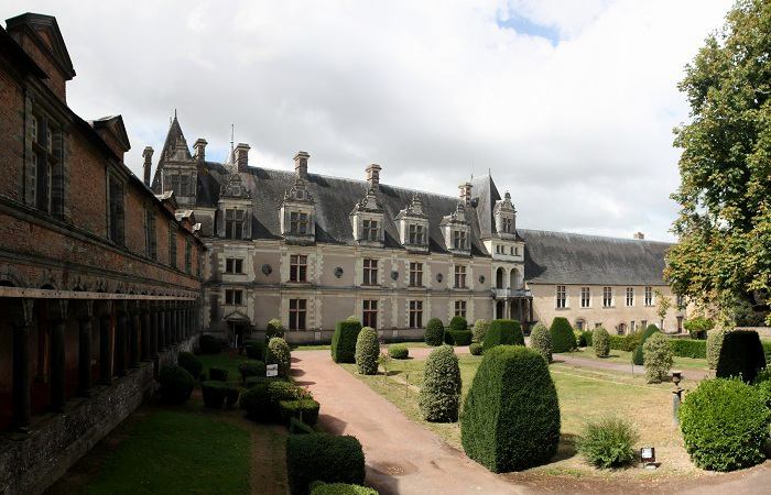 Balade dans les jardins du Château de Châteaubriant lors de votre escapade en Loire-Atlantique © DR