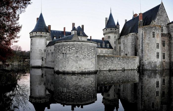 Le Château de Sully-sur-Loire, un incontournable à découvrir lors de vos vacances dans le Loiret