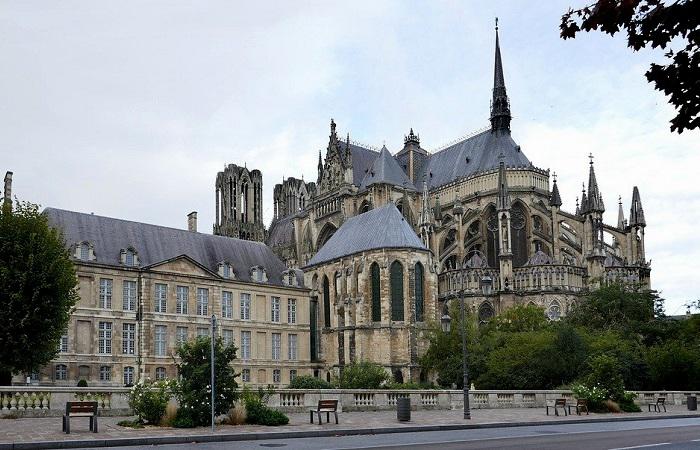 Partez à la découverte du patrimoine de Reims lors de votre séjour dans la Marne © DR