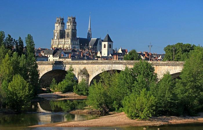 Profitez de vos vacances dans le Loiret pour partir à la découverte de la ville d'Orléans