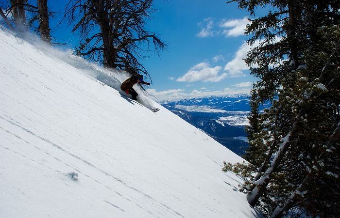 Profitez de vos vacances en France pour vous initier au ski hors piste © DR