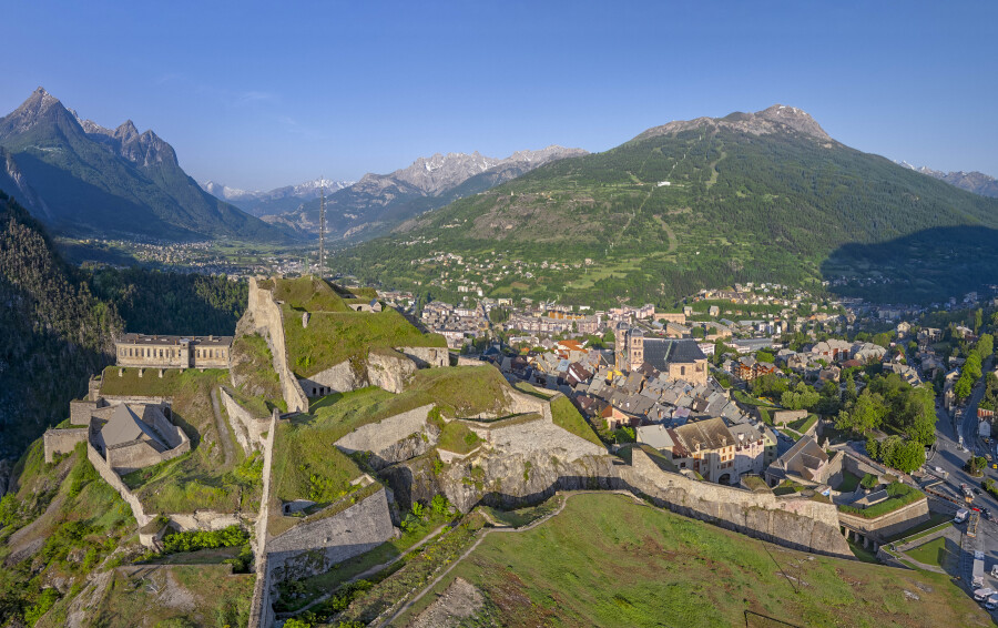 Briançon la citadelle des Alpes et visiter les Hautes-Alpes © Stéphane Compoint Bureau233