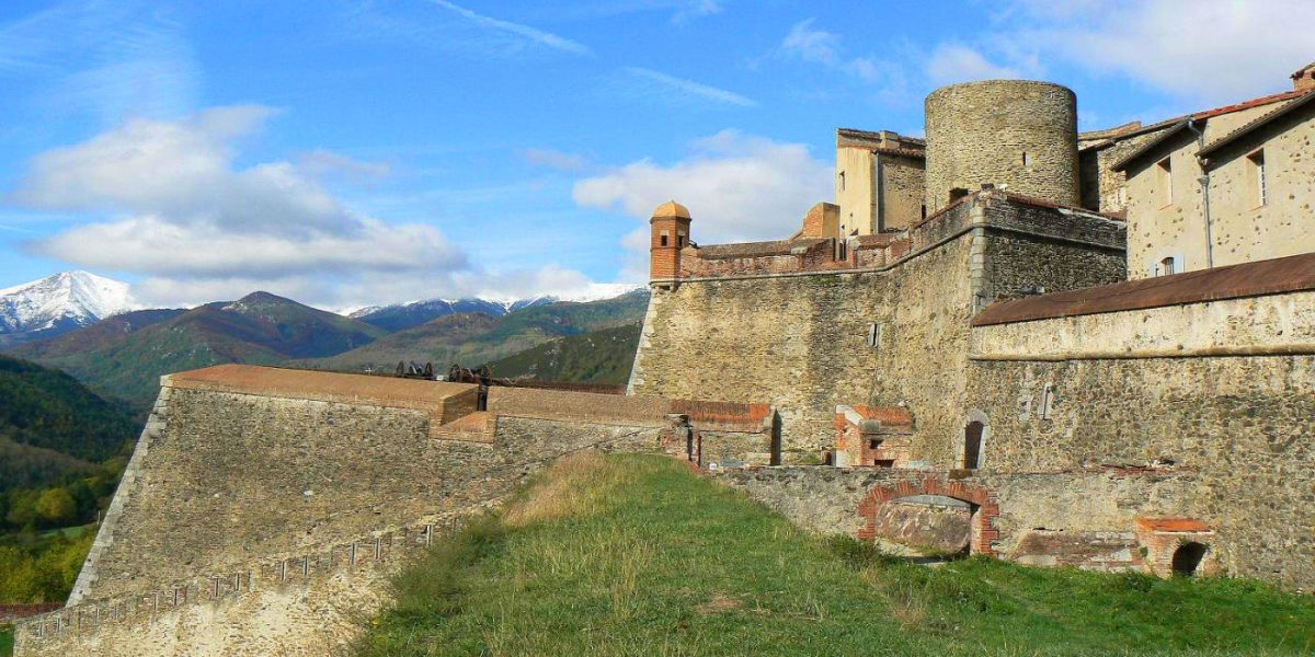 Le Fort Lagarde protège Prats-de-Mollo et surveille la frontière franco-espagnole © Amelie-les-bains.info