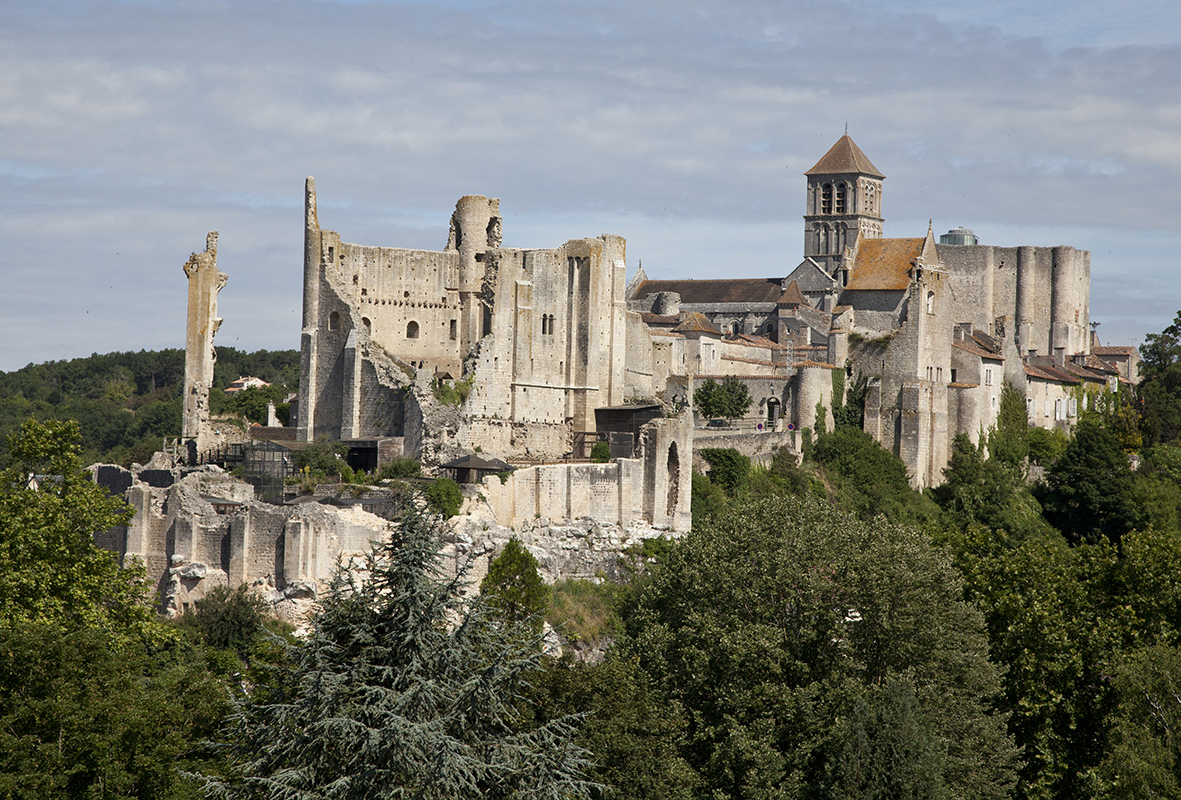 Visiter Chauvigny et ses vestiges des cinq châteaux © Plus Beaux Détours De France