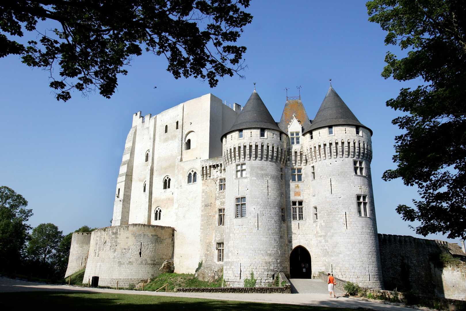 découverte du chateau de Nogent le Rotrou ©lavéloscénie