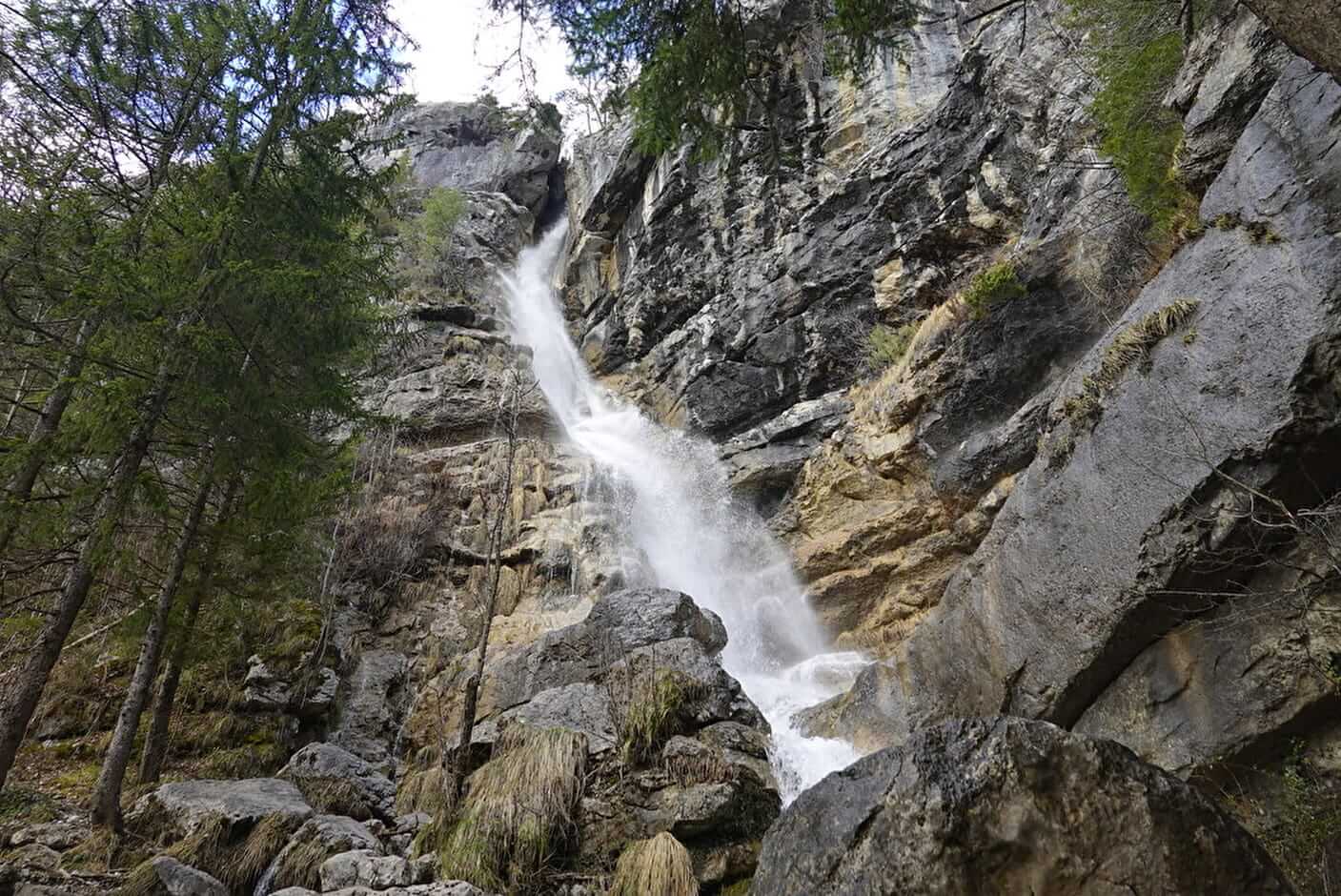 Visitez Thônes et allez voir la cascade du Nant Debout © Savoie Mont-Blanc