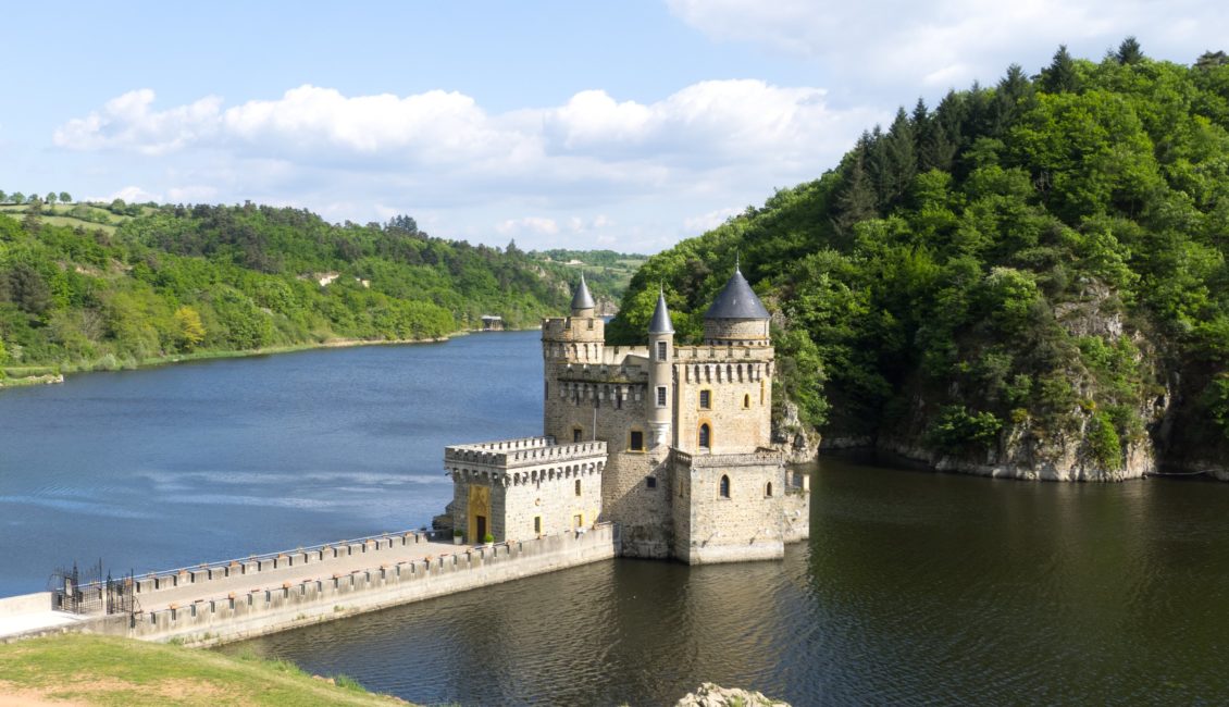 Visiter la région du Forez et le château de la Roche © archeologie-et-histoire-morestel.fr