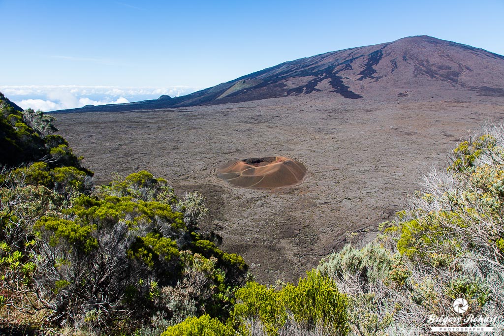La Piton de la Fournaise est un volcan toujours en activité. Il est en éruption tous les 16 mois environ © Gregory ROHART