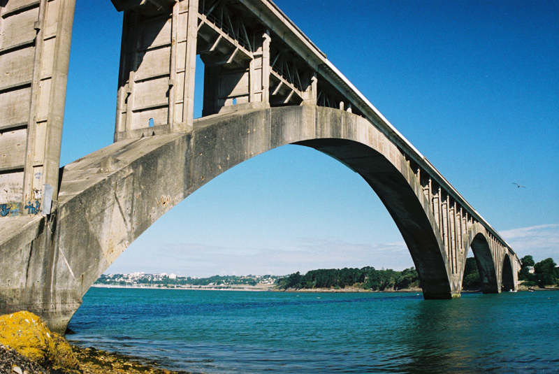 Visiter Brest en traversant le pont Albert Louppe à l'embouchure de l'Elorn © Wikipédia