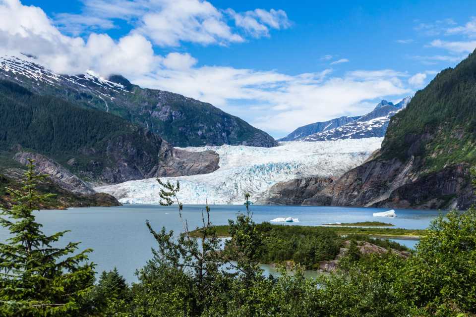 Le glacier de Mendenhall est situé à 20 kilomètres de la capitale de l’Alaska Juneau © Getyourguide